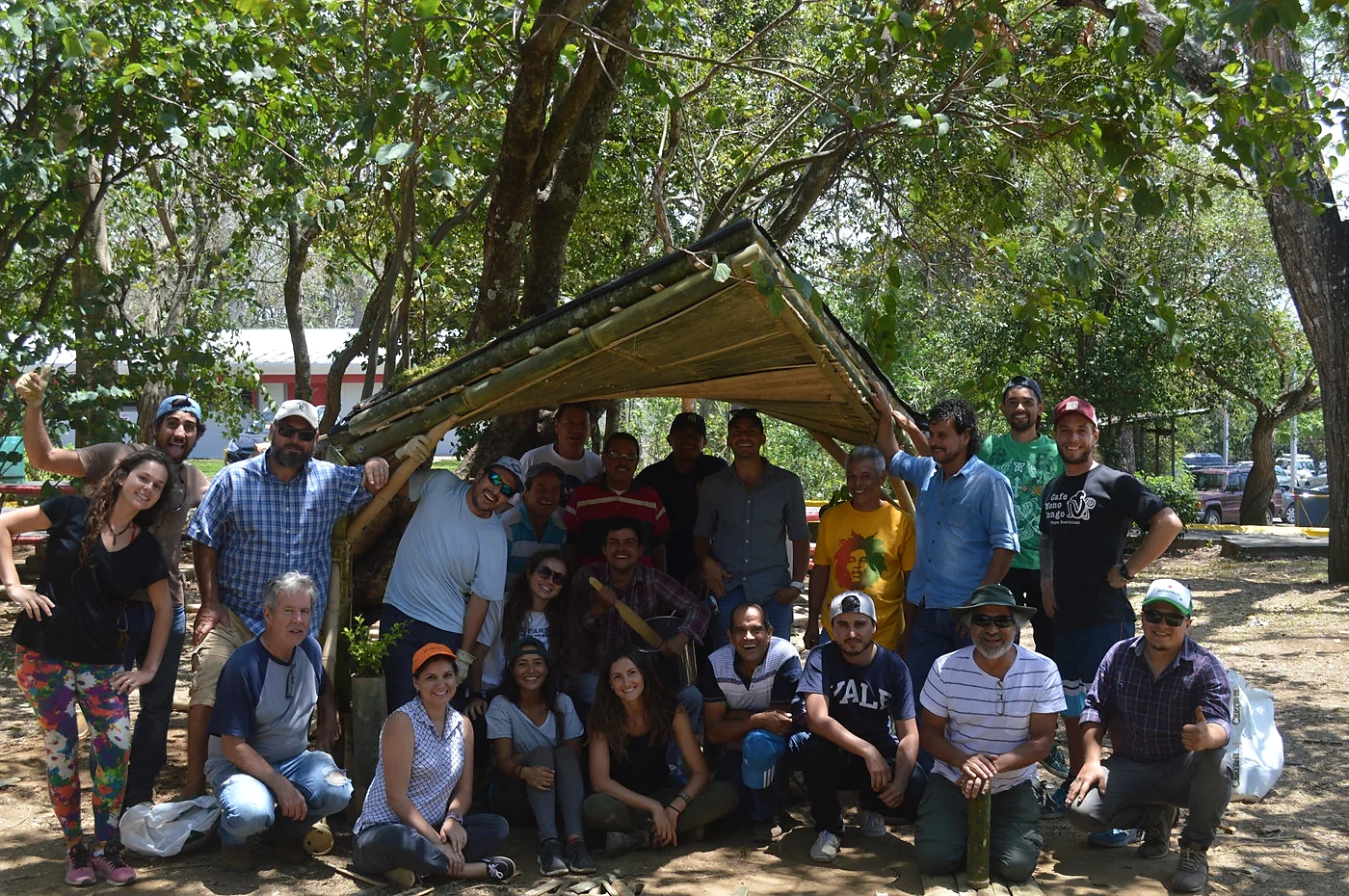 Grupo participante en el primer taller de construcción con bambú en la Universidad Nacional de Costa Rica