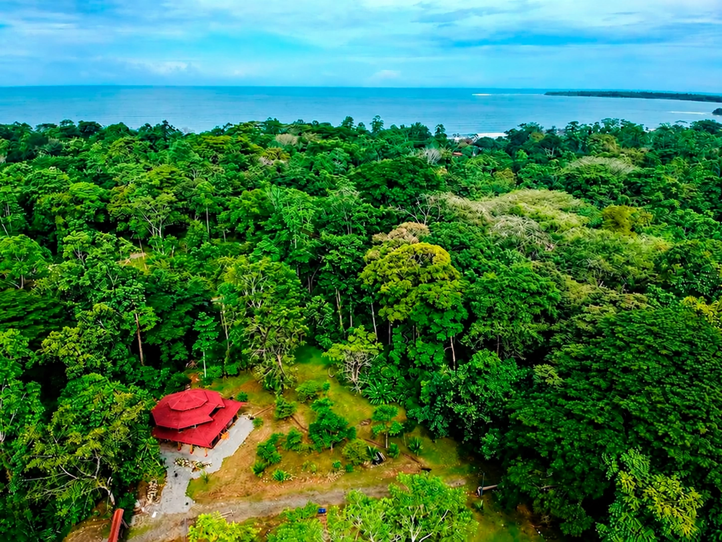 Villa Nury · La vivienda en el paisaje tropical.